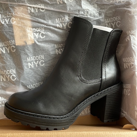 Madden Nyc Women's Shoes Madden Nyc Lug Sole Nappa Chelsea Boot - Picture 6 of 6
